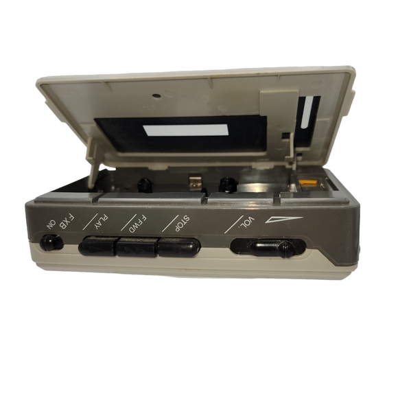 Vintage Sonic FXB Bass Boost Am/Fm Stereo Cassette Player - Picture 6 of 13